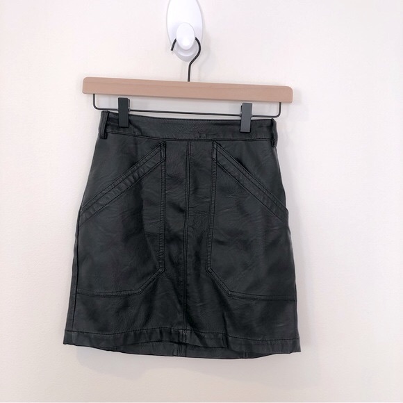 Express Faux Leather Pockets  A-line Mini Skirt Black - Picture 2 of 6